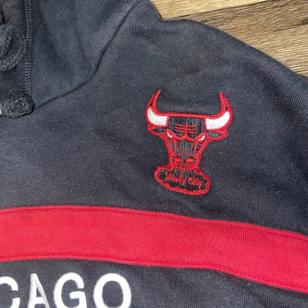 Chicago Bulls Hoodie Sweatshirt Mitchell & Ness Size XL‎